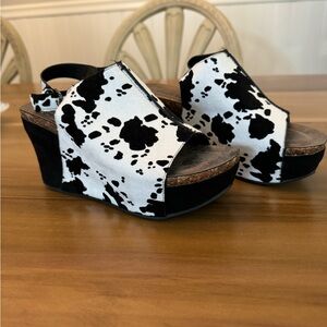 New Pierre Dumas Cow Print Shoes - Size 7.5
